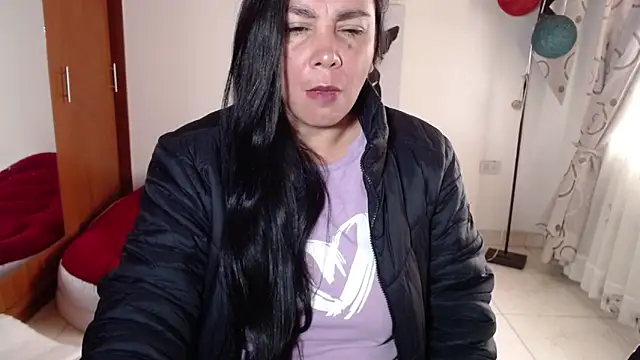 vivian-milf online show from November 26, 2025, 1:23 pm