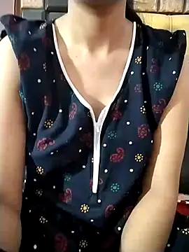 Snapshot of RASHMI_SHARMA9 chatting on May 12, 2026, 5:43 pm RASHMI SHARMA9 online show from May 12, 2026, 5:43 pm