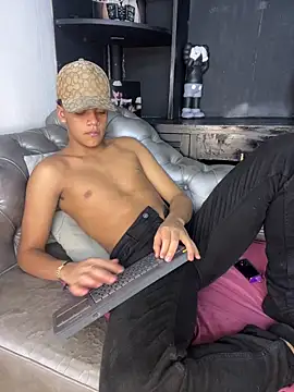 Isaac Collins  online show from January 7, 2026, 4:37 am