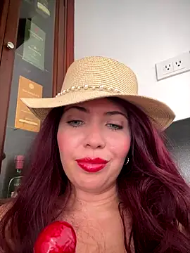 IsaSantoDomingo online show from December 18, 2025, 4:35 pm