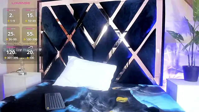 valentina lenoxx online show from December 18, 2025, 8:37 pm