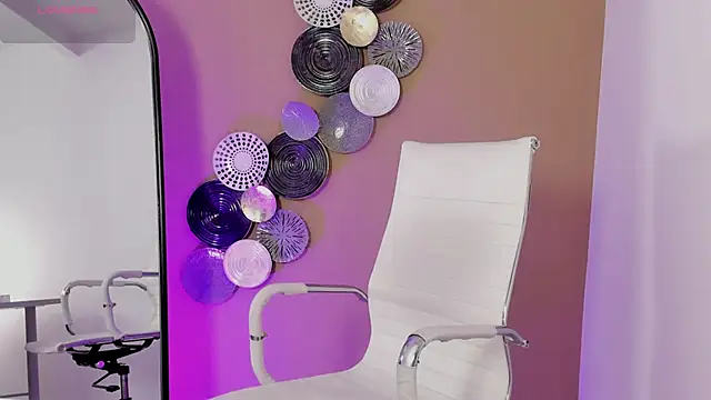 luna cute   online show from December 17, 2025, 7:53 pm