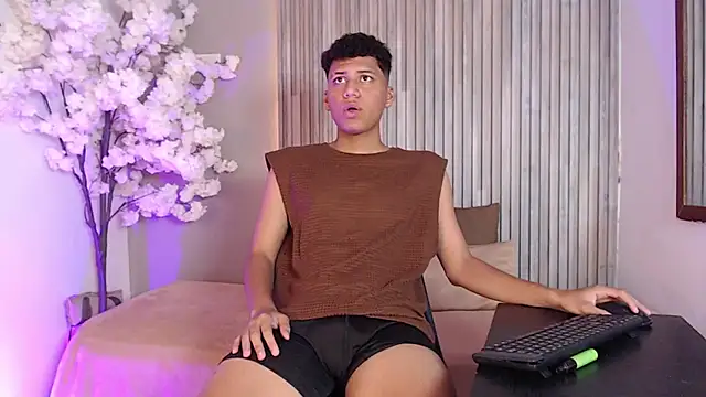 Snapshot of Andrey_Lev1 chatting on November 27, 2025, 7:49 pm Andrey Lev1 online show from November 27, 2025, 7:49 pm