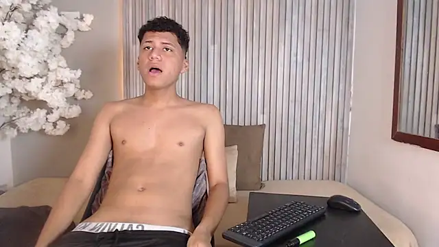 Snapshot of Andrey_Lev1 chatting on November 28, 2025, 8:22 pm Andrey Lev1 online show from November 28, 2025, 8:22 pm