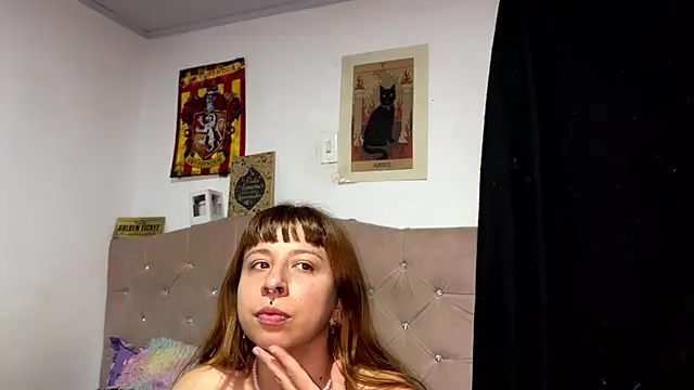 AriesVelvet online show from June 4, 2026, 1:55 am