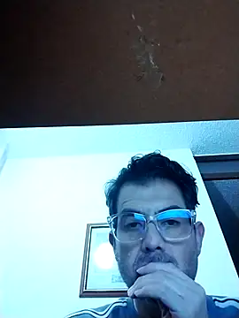 Fuegosutil online show from November 26, 2025, 3:18 am