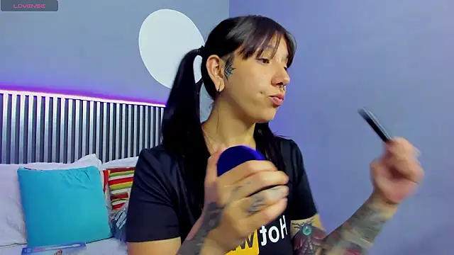 nora temptress online show from February 22, 2026, 4:49 pm