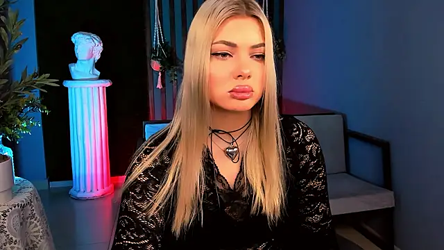 Snapshot of HyileyClark chatting on February 10, 2026, 9:13 am HyileyClark online show from February 10, 2026, 9:13 am