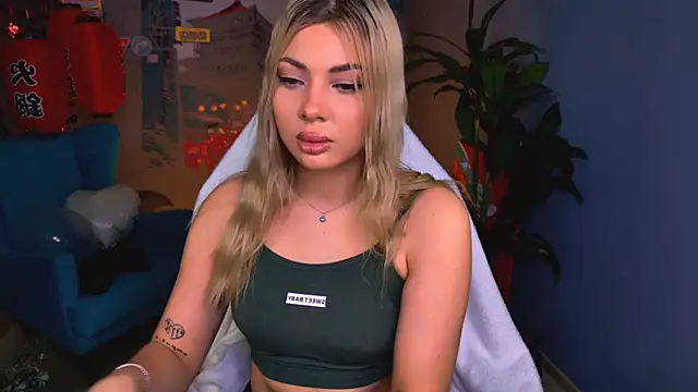 Snapshot of HyileyClark chatting on February 24, 2026, 9:18 am HyileyClark online show from February 24, 2026, 9:18 am