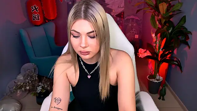 Snapshot of HyileyClark chatting on March 2, 2026, 3:19 pm HyileyClark online show from March 2, 2026, 3:19 pm