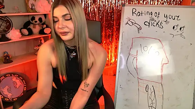 HyileyClark online show from April 4, 2026, 9:56 pm