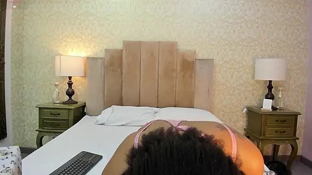 KarenNewman online show from December 17, 2025, 3:23 am