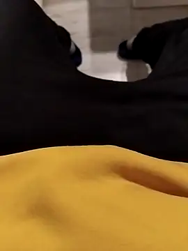 erdestruttor18 online show from November 26, 2025, 3:57 pm