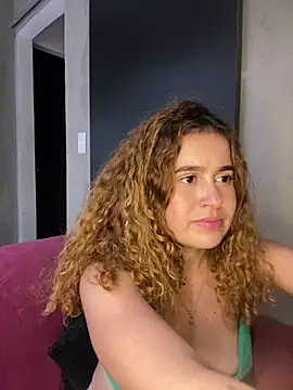 Snapshot of triz_prado chatting on February 21, 2026, 1:28 am triz prado online show from February 21, 2026, 1:28 am