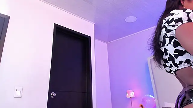 salome moon  online show from December 18, 2025, 11:38 am