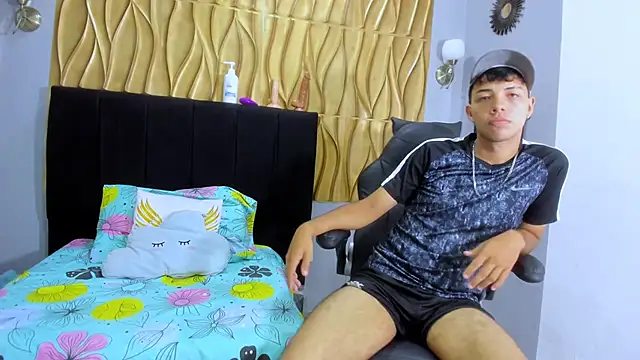 shy guy18 online show from November 28, 2025, 7:27 pm