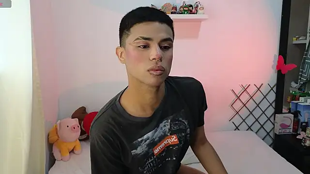 im crissangel online show from December 1, 2025, 6:13 pm