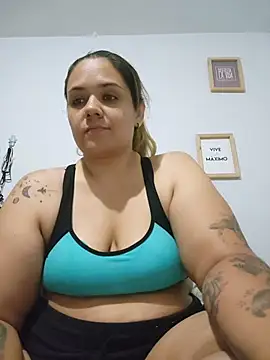 LoreinnFox online show from May 23, 2026, 4:29 am