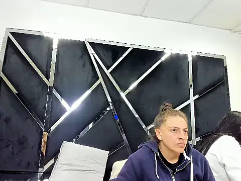 Alyssa Noah online show from April 6, 2026, 3:48 am