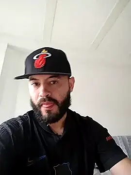 Snapshot of Duglass_tomson chatting on April 14, 2026, 7:20 pm Duglass tomson online show from April 14, 2026, 7:20 pm