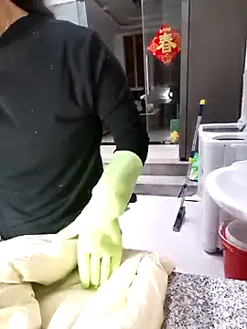 mimi2052 online show from December 15, 2025, 12:59 am