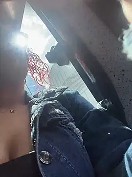 Snapshot of Ari_Bakker chatting on December 1, 2025, 6:57 pm Ari Bakker online show from December 1, 2025, 6:57 pm