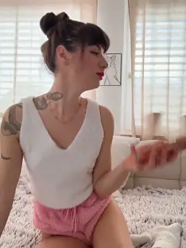 Sugarbellax online show from February 15, 2026, 2:58 pm