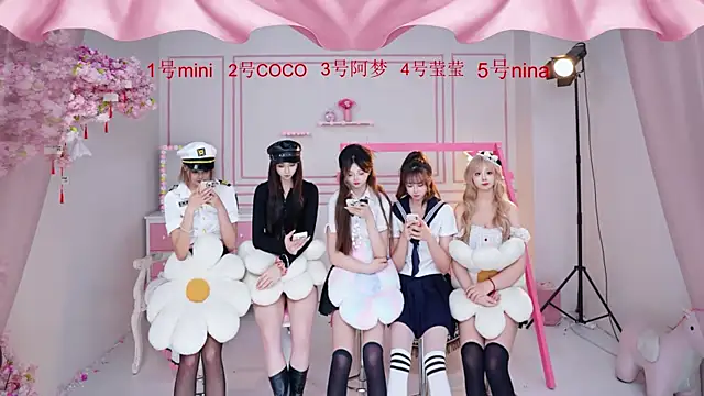 qiuqiu0721 online show from December 3, 2025, 11:52 am