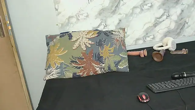 Snapshot of SexyZuluBarbie chatting on May 27, 2026, 6:05 pm SexyZuluBarbie online show from May 27, 2026, 6:05 pm