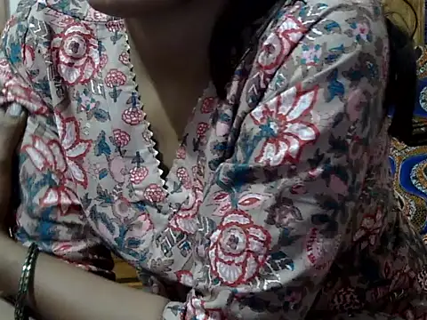 Snapshot of Hot_Princess2000 chatting on December 3, 2025, 8:34 am Hot Princess2000 online show from December 3, 2025, 8:34 am