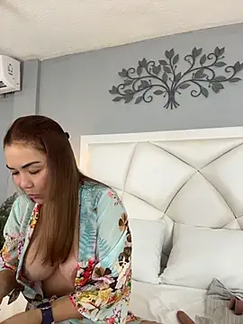 AnnaJaimes online show from May 15, 2026, 12:28 am
