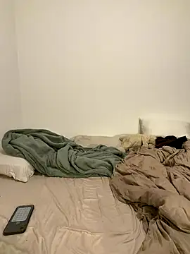 Alicatcua  online show from December 14, 2025, 3:12 am