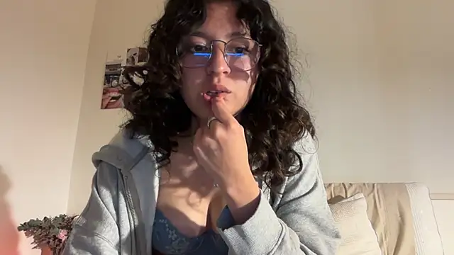 Alicatcua  online show from March 23, 2026, 2:04 am