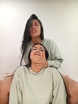 Violett  Rose online show from December 3, 2025, 2:08 am