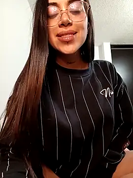 Violett  Rose online show from December 15, 2025, 2:16 am