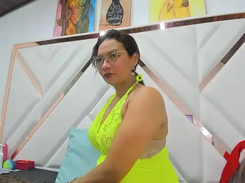 Valeria gil  online show from December 3, 2025, 11:36 pm