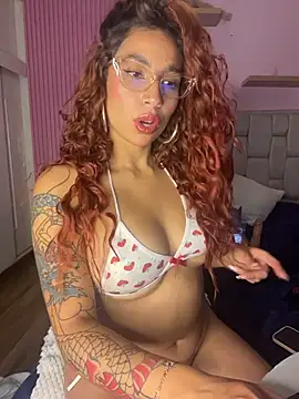 Snapshot of PrettyChloe_ chatting on July 1, 2026, 7:35 pm PrettyChloe online show from July 1, 2026, 7:35 pm