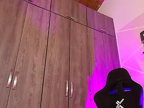 Doll Dollys  online show from December 14, 2025, 3:34 am