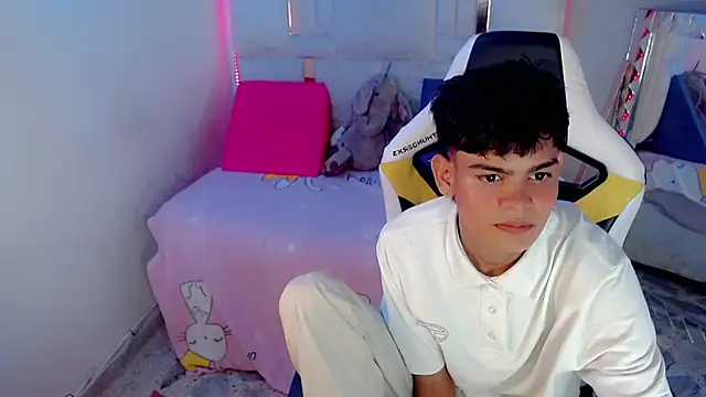 Snapshot of Lil_babyyy_ chatting on February 21, 2026, 12:44 am Lil babyyy online show from February 21, 2026, 12:44 am