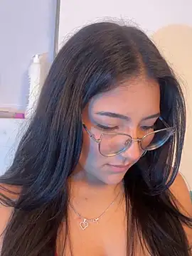 Dafne se online show from February 3, 2026, 2:53 am