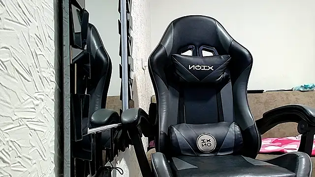 Snapshot of Nahomi_rous777 chatting on February 15, 2026, 12:58 pm Nahomi rous777 online show from February 15, 2026, 12:58 pm