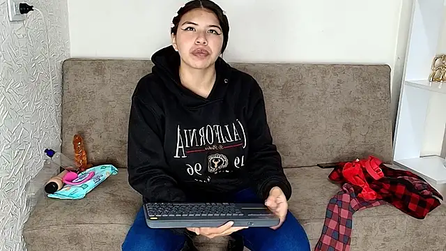 Snapshot of Nahomi_rous777 chatting on February 23, 2026, 6:16 pm Nahomi rous777 online show from February 23, 2026, 6:16 pm