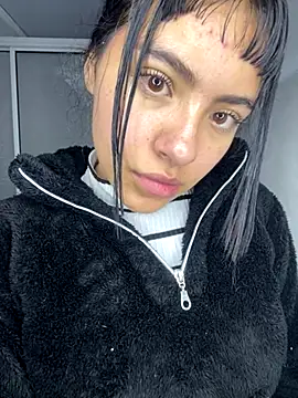 Young candy  online show from November 30, 2025, 9:08 pm