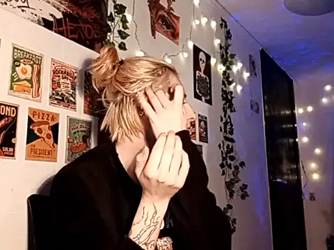 Snapshot of AmyGrok chatting on December 3, 2025, 11:41 am AmyGrok online show from December 3, 2025, 11:41 am