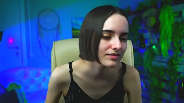 KateWillows online show from March 29, 2026, 8:14 am