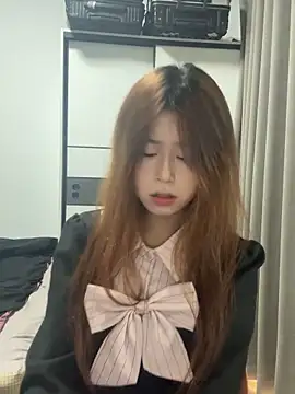 xiaohui660 online show from November 29, 2025, 7:22 am