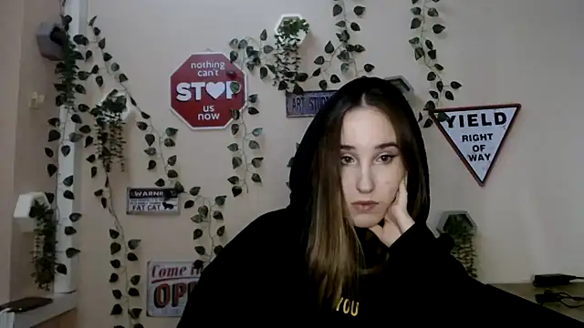 Snapshot of Moon__Lily chatting on December 1, 2025, 2:55 pm Moon Lily online show from December 1, 2025, 2:55 pm