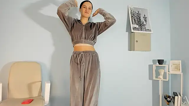 ShelieThetford online show from November 29, 2025, 10:51 am