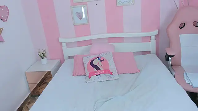 Amaia Monroe online show from December 5, 2025, 4:25 pm