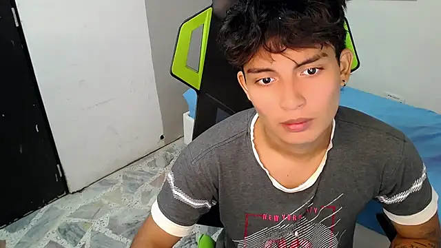 Snapshot of Green_XoX chatting on November 30, 2025, 9:08 pm Green XoX online show from November 30, 2025, 9:08 pm